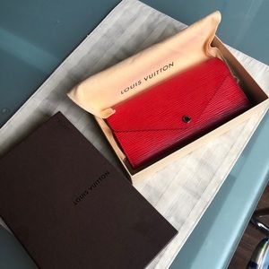 LOUIS VUITTON
Epi Sarah NM Wallet [SOLD]